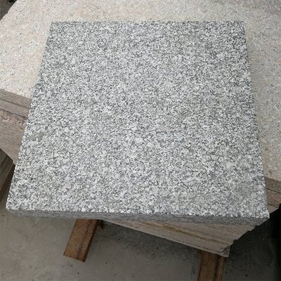 燒面芝麻灰花崗巖地磚 防滑石材加工廠 淺灰色火燒板300*300*30